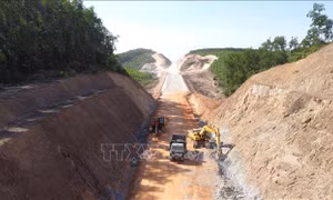 Đẩy nhanh tiến độ dự án cao tốc Cam Lộ - La Sơn đoạn qua Quảng Trị