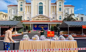Thắt chặt thêm tình đoàn kết quân dân, vượt qua khó khăn