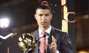 Ronaldo là 'Cầu thủ xuất sắc nhất thế kỷ'