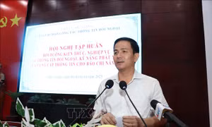 Bồi dưỡng kiến thức, nghiệp vụ về thông tin đối ngoại