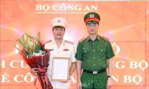 Đại tá Vũ Văn Tấn giữ chức vụ Phó Cục trưởng Cục Cảnh sát Quản lý hành chính về trật tự xã hội