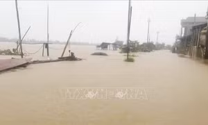 Gần 10.000 học sinh miền núi Hà Tĩnh nghỉ học do mưa lũ