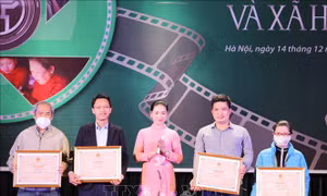 Thông tấn xã Việt Nam đoạt giải cao Cuộc thi ảnh 'Phụ nữ với gia đình và xã hội'