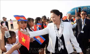 Chủ tịch Quốc hội Nguyễn Thị Kim Ngân tới Campuchia, bắt đầu tham dự APPF- 27