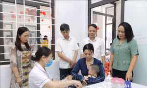 Hà Nội phấn đấu trên 99,8% trẻ trong độ tuổi được uống Vitamin A