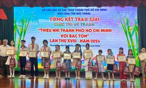 Trao giải thưởng cho thí sinh xuất sắc Cuộc thi vẽ tranh về Chủ tịch Tôn Đức Thắng