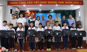 Dành kinh phí để chăm lo cho người dân khó khăn về nhà ở, học sinh nghèo