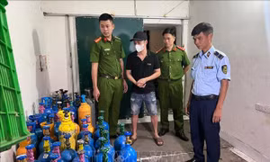 Hà Nội: Phát hiện một kho kinh doanh trái phép khí N2O