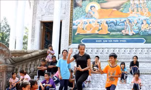 Cô gái Khmer tâm huyết với những điệu múa của dân tộc