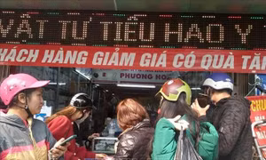 Phó Thủ tướng: Xử phạt nghiêm nếu không niêm yết, tăng giá bán khẩu trang