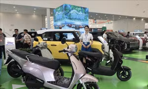 Thị trường xe máy điện bứt tốc, xe máy xăng vẫn giữ đà tăng