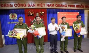 Khen thưởng Ban chuyên án điều tra vụ hai thi thể trong thùng bê tông ở Bình Dương