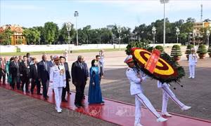 Chủ tịch Quốc hội Cuba vào Lăng viếng Chủ tịch Hồ Chí Minh 