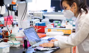 Phát triển bộ xét nghiệm COVID-19 mới có mức độ chính xác tương đương phương pháp PCR