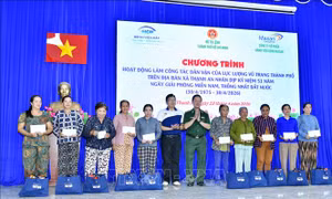 Sắt son tình quân - dân giữa trùng khơi