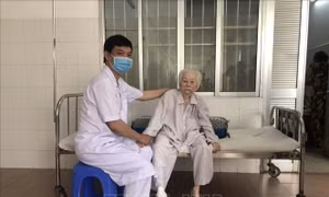 Phẫu thuật thay khớp háng thành công cho cụ bà 103 tuổi