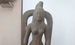 Trưng bày tượng nữ thần Saraswati lần đầu tiên được tìm thấy ở Việt Nam