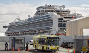 Thủy thủ đoàn trên tàu Diamond Princess bắt đầu lên bờ