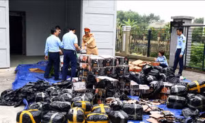 Phát hiện, thu giữ trên 2,3 tấn thực phẩm không rõ nguồn gốc
