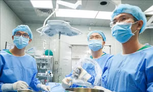 Lần đầu tiên Việt Nam ứng dụng hệ thống phẫu thuật nội soi thần kinh hiện đại
