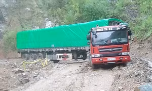 Mưa to diện rộng, nhiều tuyến đường ở Lai Châu ách tắc do sạt lở, lún sụt