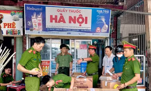 Quảng Bình: Phát hiện số lượng lớn dược phẩm không rõ nguồn gốc