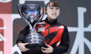 Đội trưởng thể dục dụng cụ nữ Nhật Bản nguy cơ sớm rời giải vì... hút thuốc