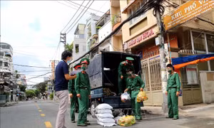 Ngày đầu lực lượng quân đội tham gia các hoạt động giúp dân tại TP Hồ Chí Minh