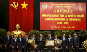 Quỹ Hỗ trợ nông dân đón nhận Huân chương Lao động hạng Nhất