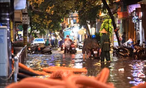 Cảnh báo ngập úng tại Hà Nội và lũ quét, sạt lở đất ở vùng núi Bắc Bộ