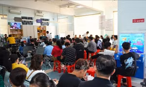 Cán bộ làm việc tại trung tâm phục vụ hành chính công được nhận hỗ trợ tiền hằng tháng