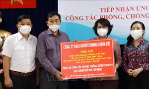 Tiếp nhận lô khẩu trang y tế do doanh nghiệp Hoa Kỳ trao tặng