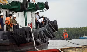 Tìm thấy thi thể một nạn nhân bị mất tích khi trục vớt tàu chìm trên sông Lòng Tàu