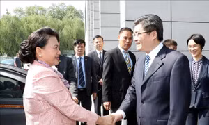 Chủ tịch Quốc hội Nguyễn Thị Kim Ngân thăm Trung tâm triển lãm Trung Quan Thôn, Trung Quốc