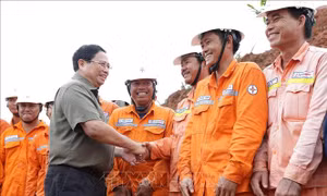 Thủ tướng kiểm tra thi công đường dây tải điện 500kV mạch 3 đoạn qua Nghệ An
