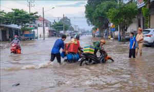 Triều cường ở Cần Thơ vượt báo động III, trung tâm thành phố đã giảm ngập