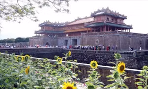  Gìn giữ, phát huy văn hóa Huế và sức mạnh con người Huế trong dòng chảy văn hóa Việt