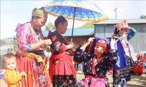 Sắc màu chợ phiên Phìn Hồ
