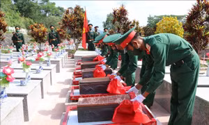 An táng hài cốt 9 liệt sĩ quân tình nguyện và chuyên gia hy sinh tại Nam Lào