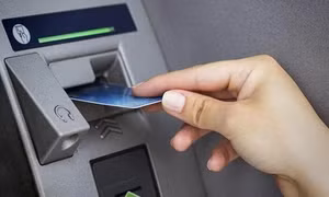 78% người dân ở đô thị nhận chế độ bảo hiểm xã hội, trợ cấp thất nghiệp qua thẻ ATM