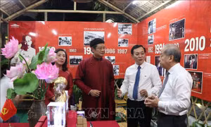 Khai mạc triển lãm 'Di sản Hồ Chí Minh - Hội tụ niềm tin, thắp sáng tương lai'