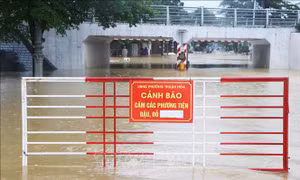 Học sinh thành phố Huế tiếp tục nghỉ học ngày 3/11 để tránh lũ