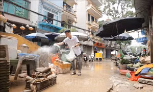 Giám sát xử lý môi trường, phòng chống dịch bệnh sau mưa lũ