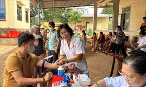 Khám bệnh, phát thuốc miễn phí cho người nghèo ở Bình Phước