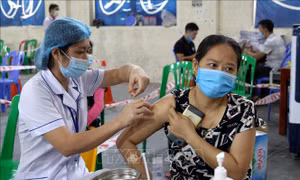 Lào Cai đẩy nhanh việc tiêm bổ sung, nhắc lại vaccine phòng COVID-19