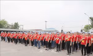 Lan tỏa lòng tự hào dân tộc từ hoạt động chào cờ tại các nhà máy, doanh nghiệp