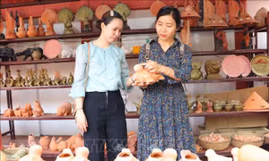 Phát triển sản phẩm lưu niệm du lịch gắn với đặc thù của địa phương
