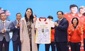 Thủ tướng Phạm Minh Chính và Thủ tướng New Zealand gặp Đội tuyển bóng đá nữ quốc gia Việt Nam