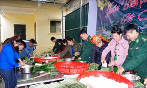 'Xuân Biên phòng ấm lòng dân bản' tại các xã biên giới Điện Biên