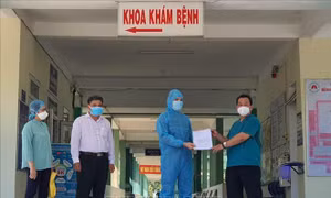 Đà Nẵng: Bệnh nhân đầu tiên mắc COVID-19 đợt dịch tháng 5/2021 xuất viện